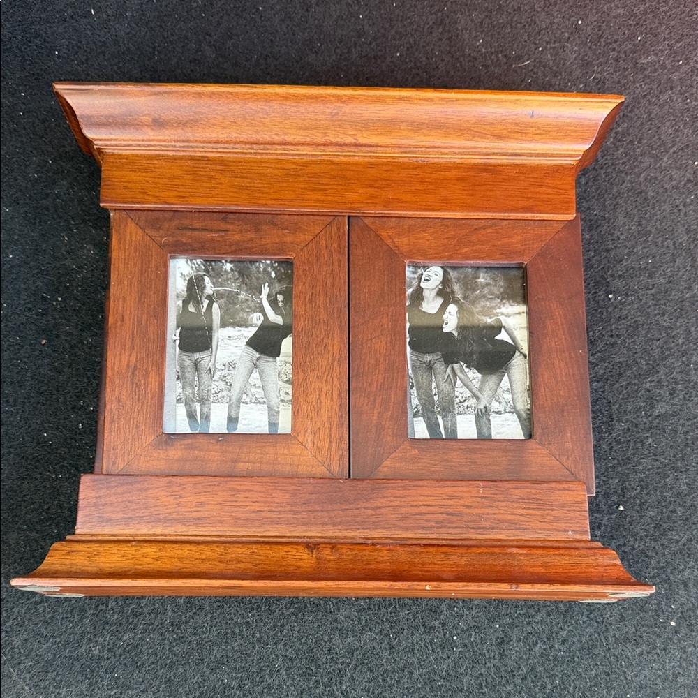 Picture frame with three different pictures very good condition